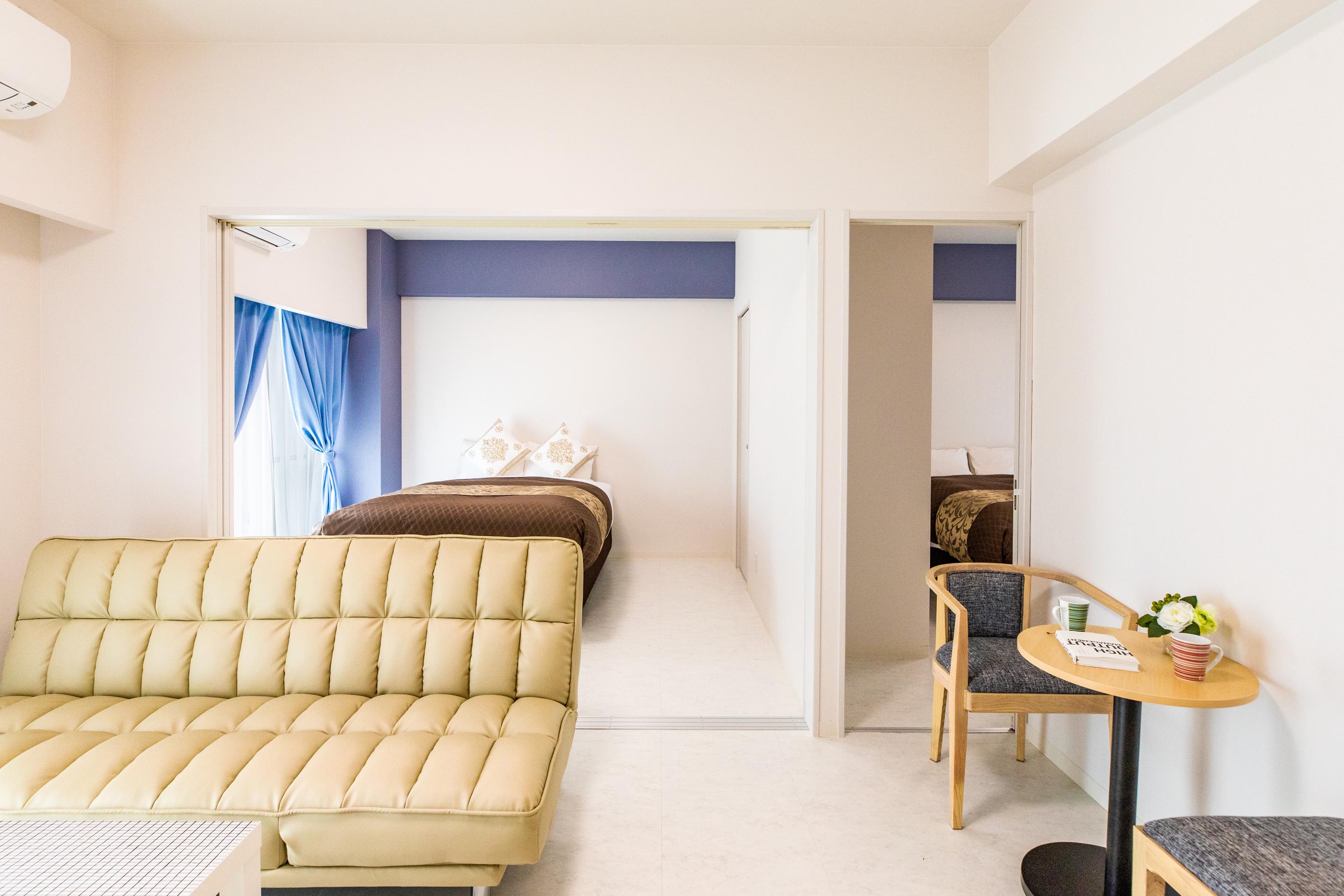 HOTEL KINJO 南風原こども病院前 510 デラックスフォース【49平米】 リビング・寝 rooms