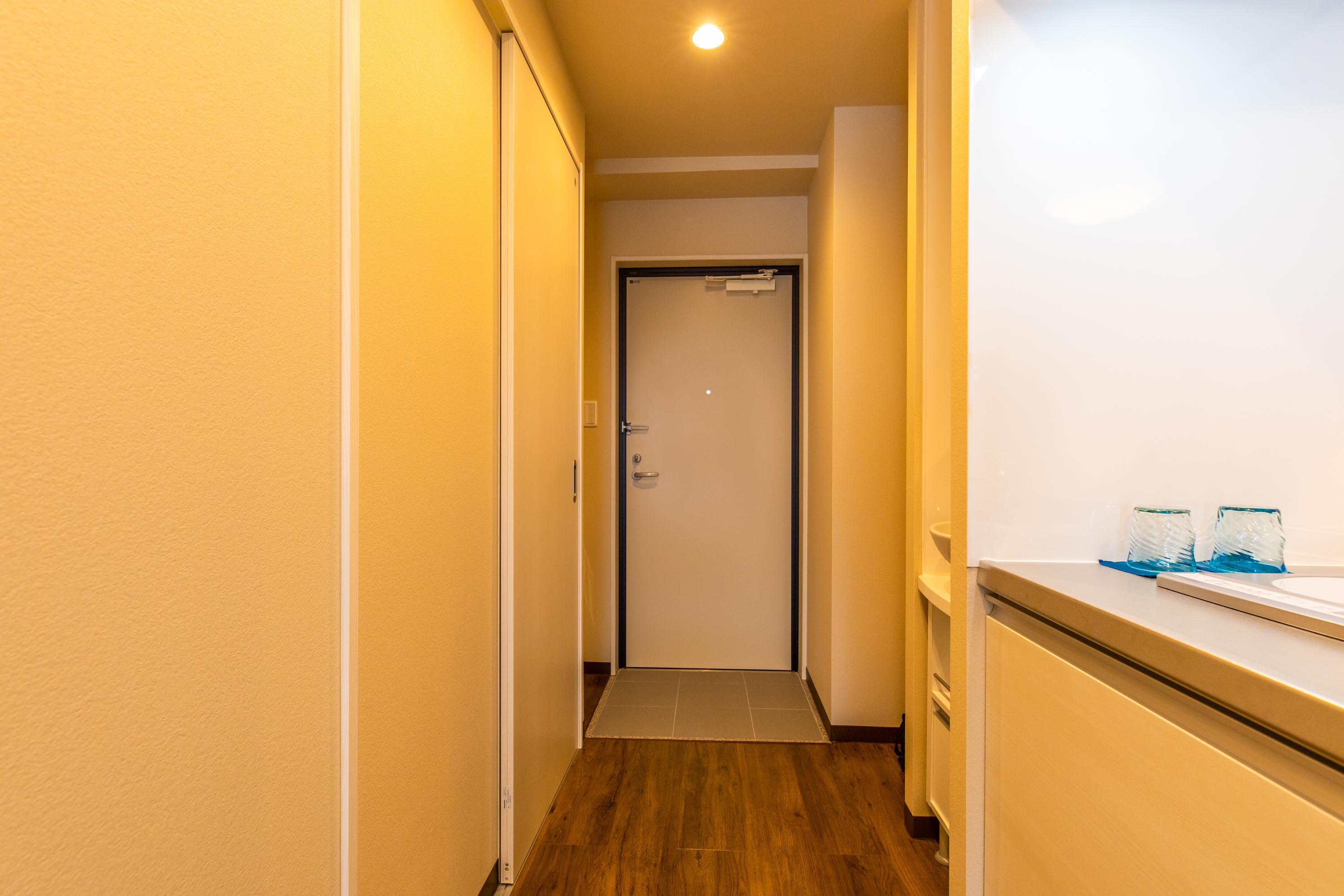 HOTEL KINJO 県庁前駅 7 セミダブルルーム【22平米】 キッチン・廊下