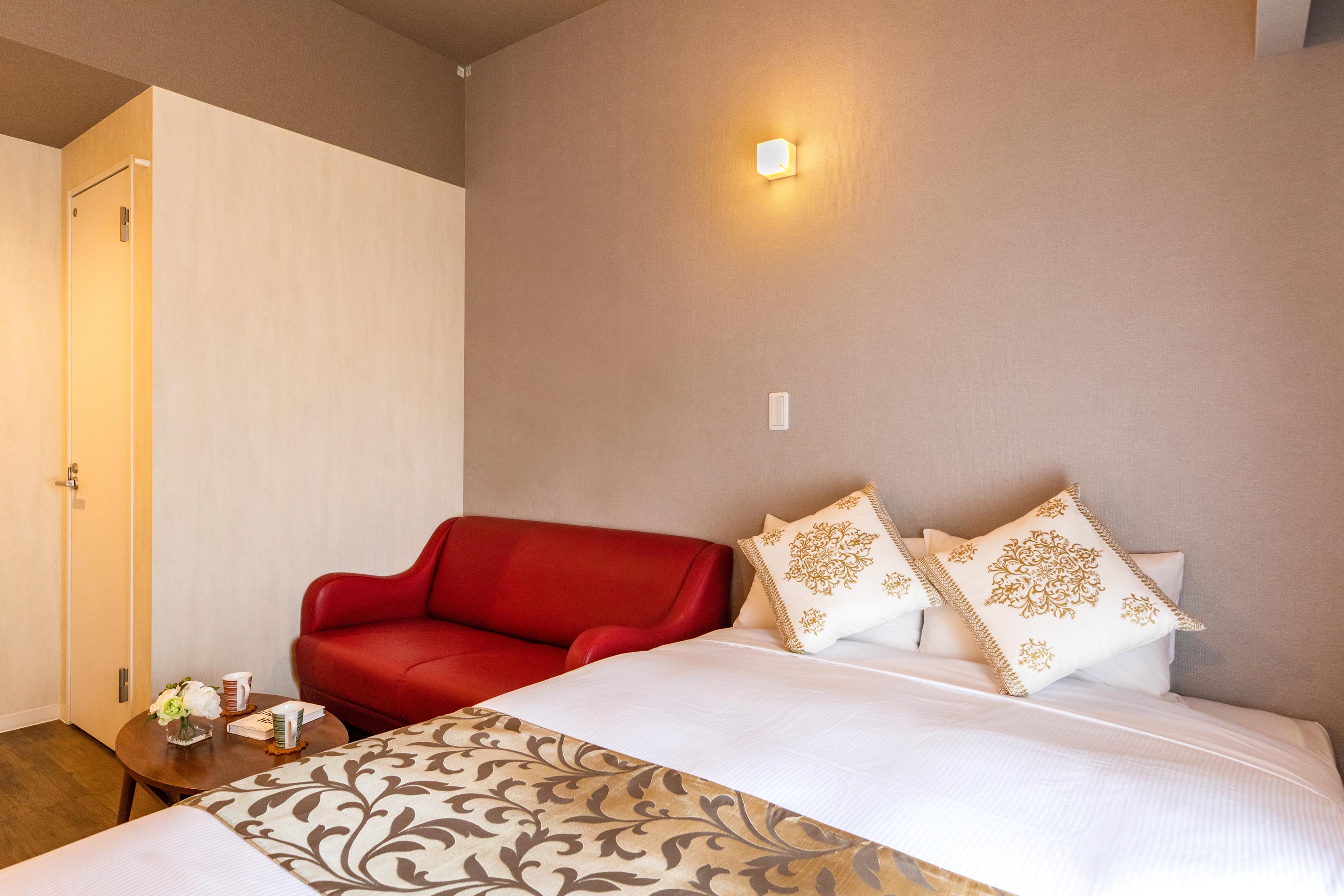 HOTEL KINJO うるま石川インター 14 ダブルルーム【23平米】 客室・別角度
