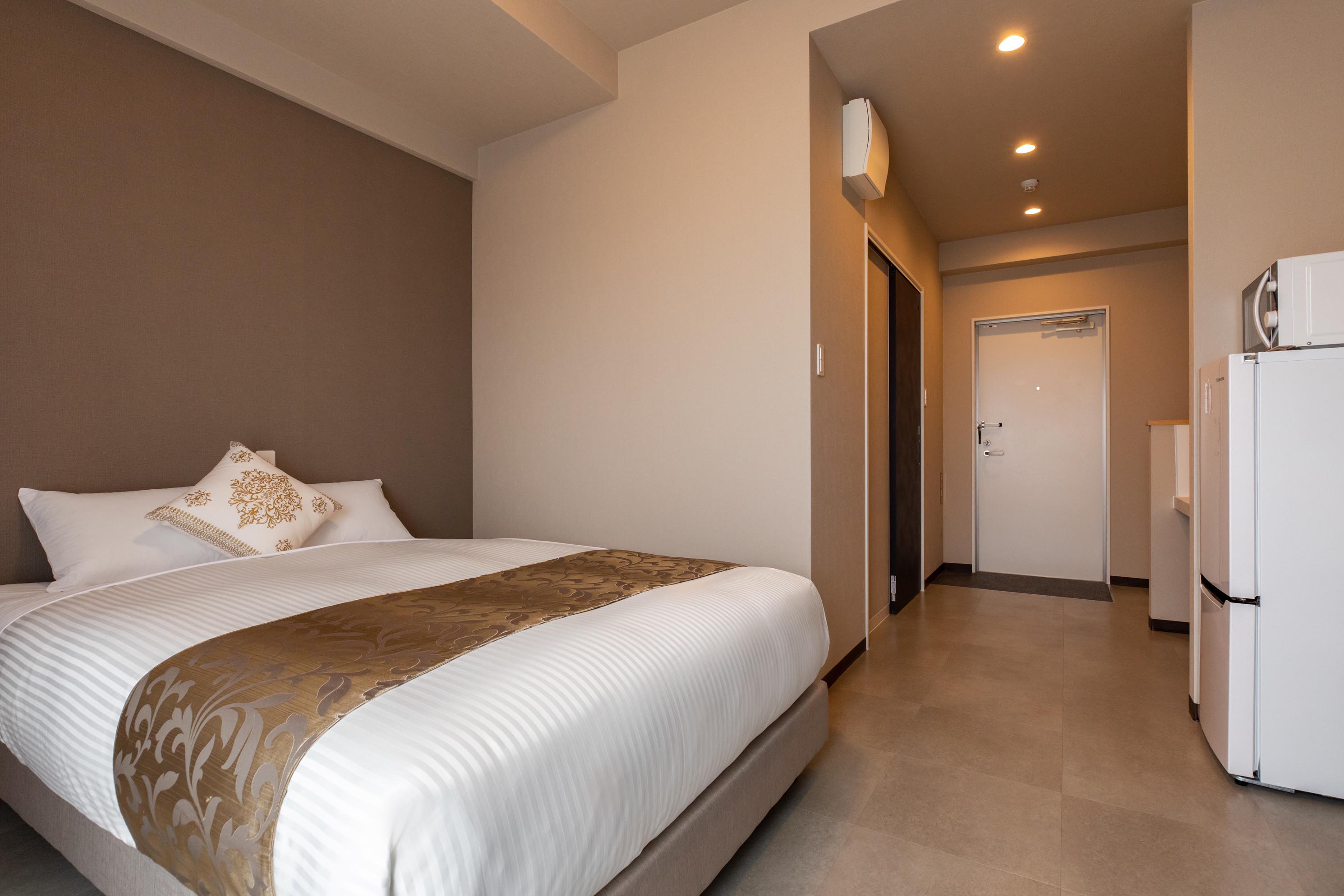 HOTEL KINJO 北谷砂辺 808 ダブルルーム【24平米】 客室・別角度